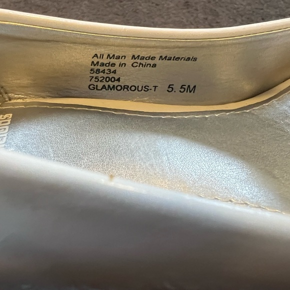 Fergalicious-Glamorous White Peep-Toe Heels with Bow Detail - Picture 9 of 9